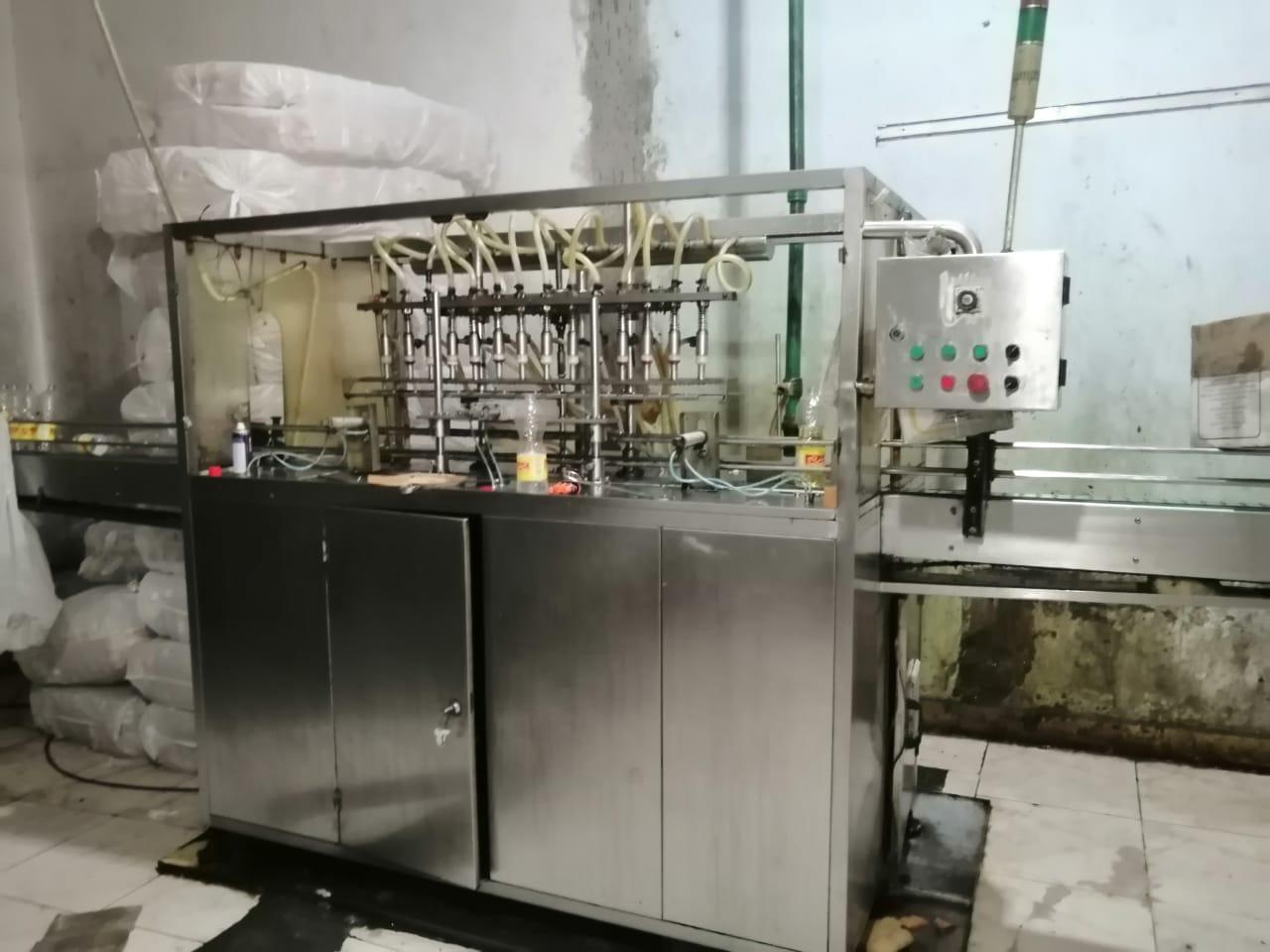 جهاز حماية المستهلك يضبط مخزنًا لتعبئة زيوت طعام مجهولة المصدر بالشرقية