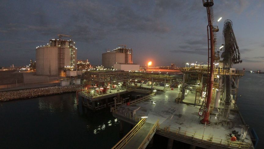 شركة إيني الإيطالية تبحث فرص بناء محطة للغاز بالتعاون مع "ايجاس"