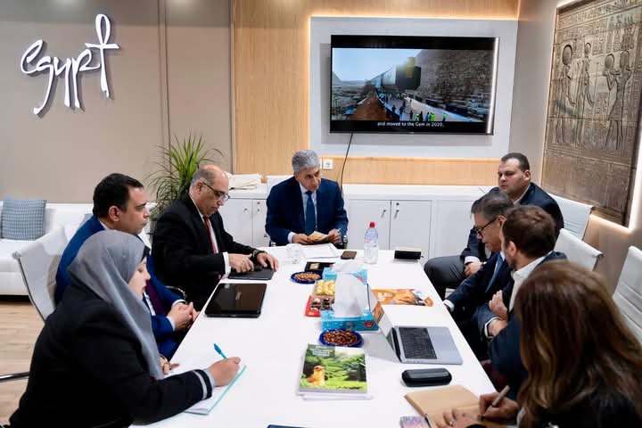 وزير السياحة يلتقي منظمي الرحلات وشركات ووكالات السفر بالأسواق الإسبانية واللاتينية