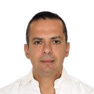 الوصيف .. خبرات مهنية واسعة في المجال السياحي والفندقي