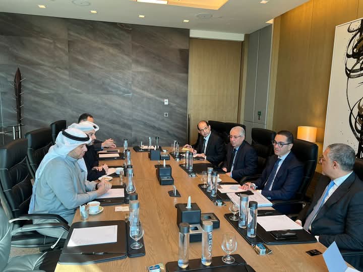 الخطيب يبحث مع مجموعة عارف الكويتية فرص الاستثمار بمصر