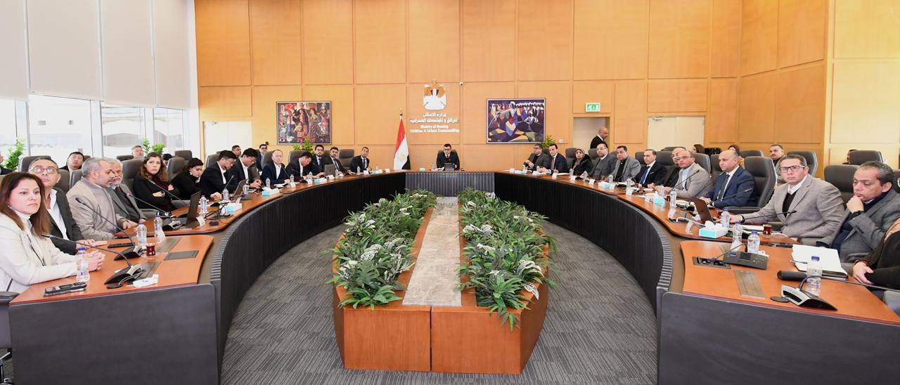 وزير الإسكان يتابع الموقف التنفيذي لمشروع منطقة الأعمال المركزية بالعاصمة الإدارية الجديدة