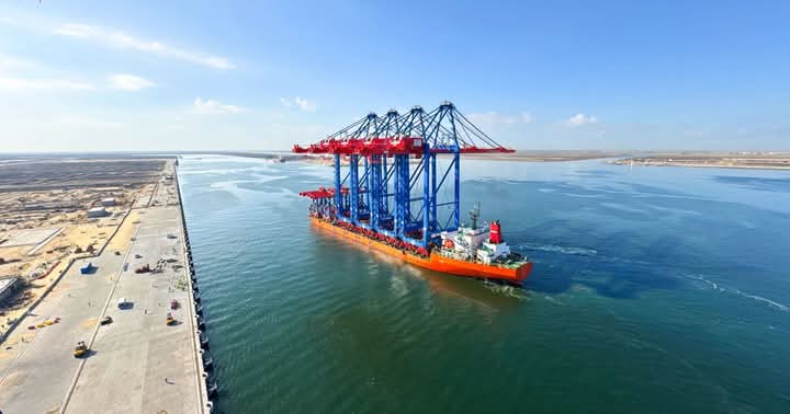 جولة تفقدية لرئيس اقتصادية قناة السويس بميناء غرب بورسعيد ومنطقة شرق بورسعيد