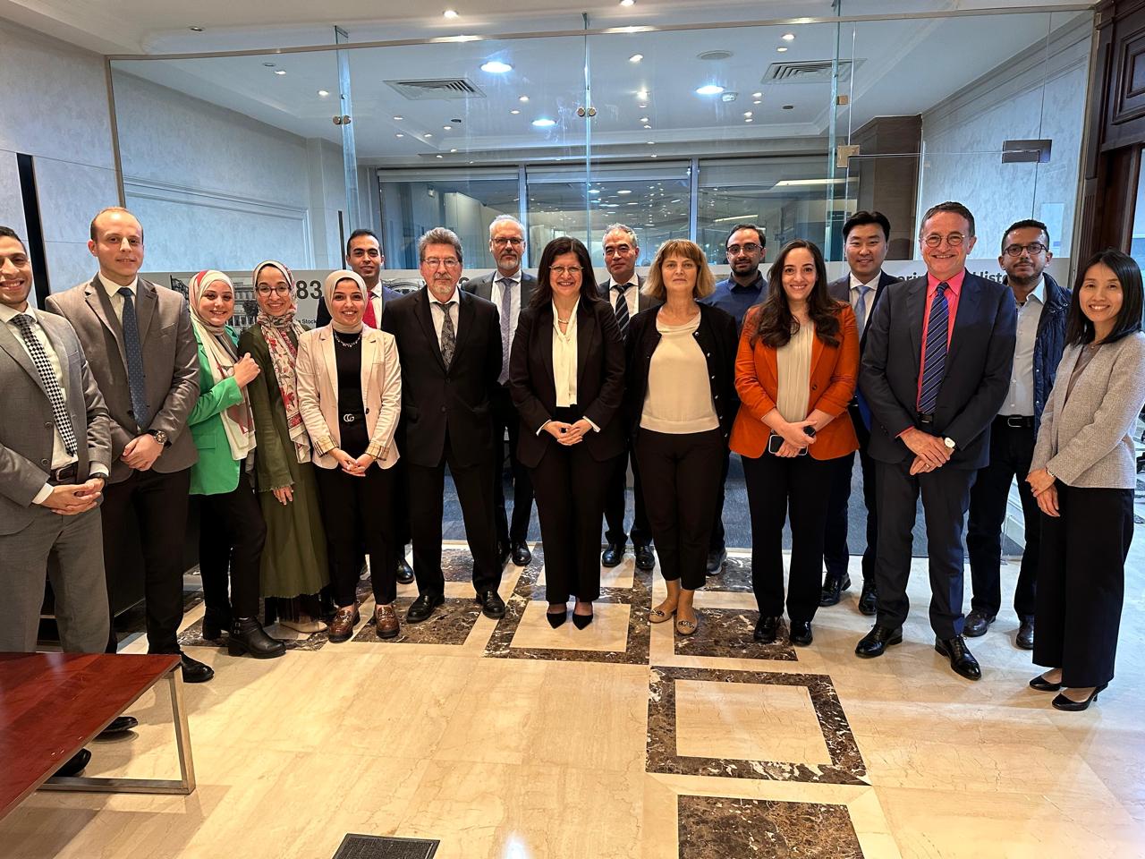 البورصة المصرية تبحث تعزيز سيولة السوق بالتعاون مع البنك الأوروبي لإعادة الإعمار