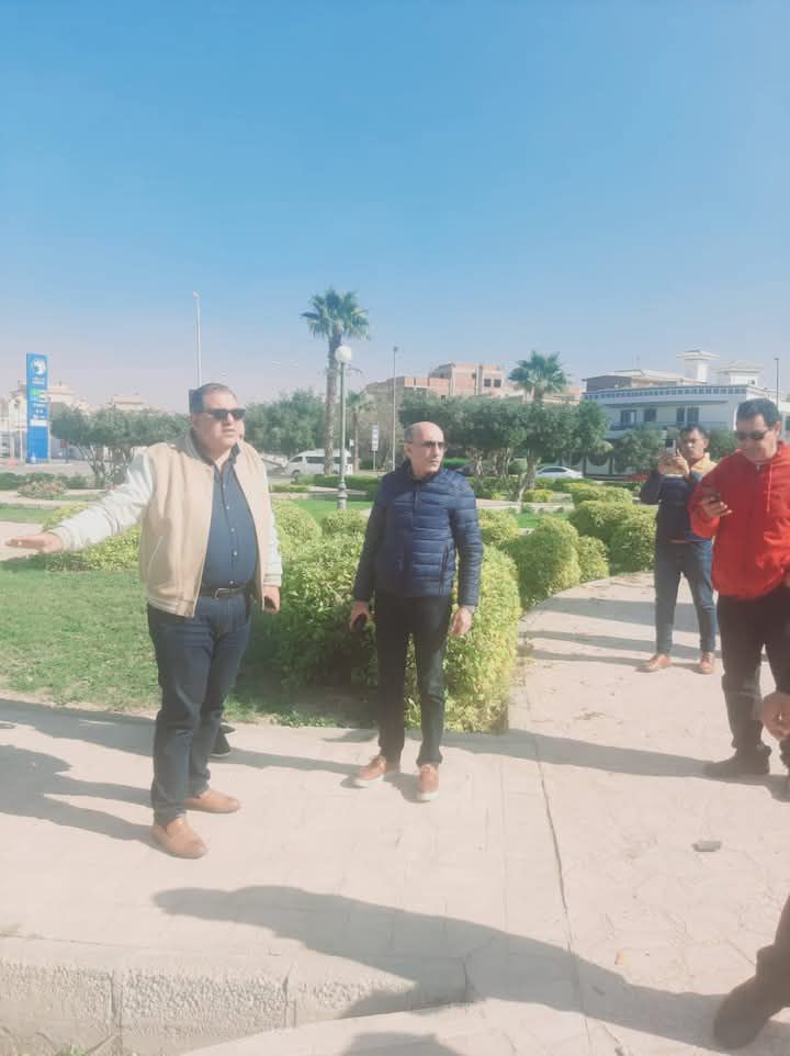 تنفيذاً لتوجيهات وزير الإسكان.. جهاز الشروق يشن حملة لإزالة الإشغالات ويواصل أعمال التطوير