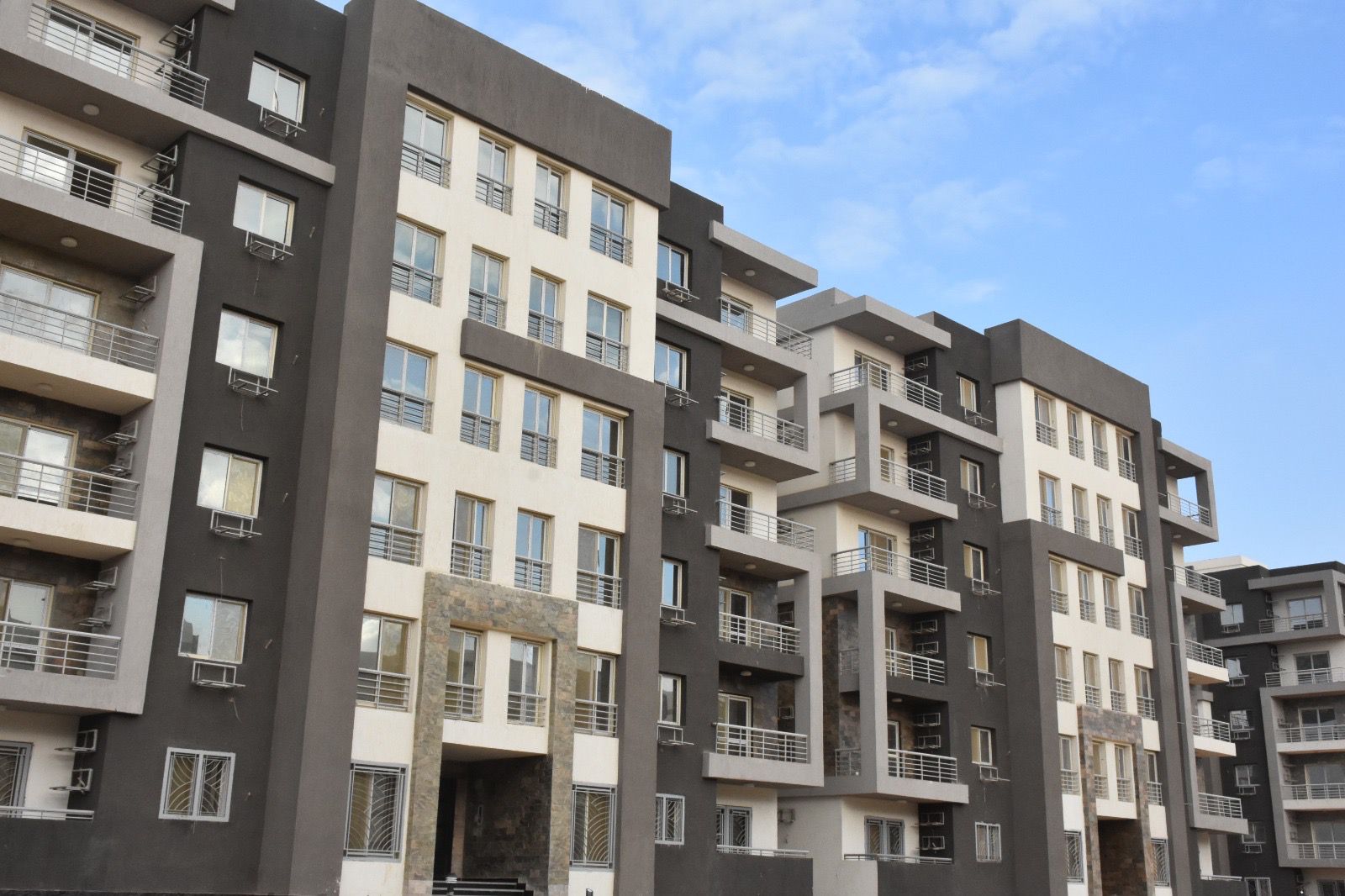 وزير الإسكان: 2 مارس..بدء تسليم 214 عمارة سكنية للفائزين بمشروع "جنة" بمدينة المنصورة الجديدة