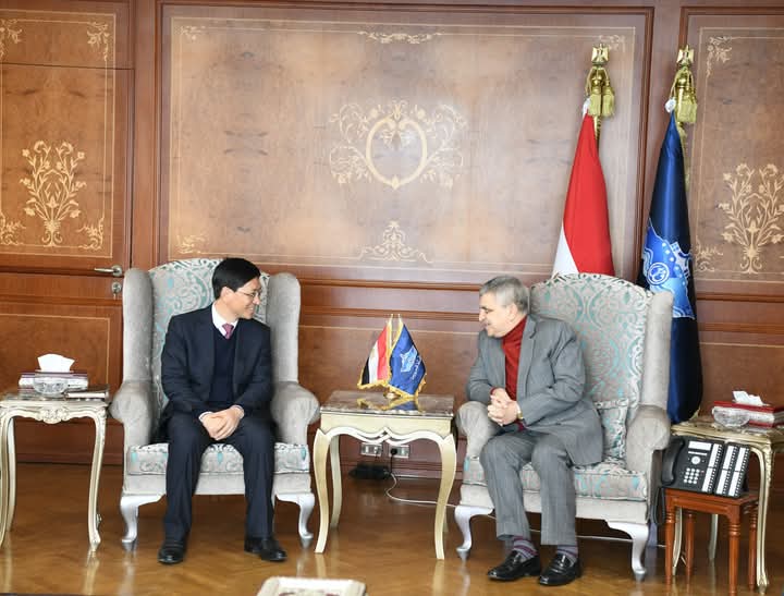 الفريق أسامة ربيع يبحث سبل التعاون المشترك مع رئيس فامسون الصينية