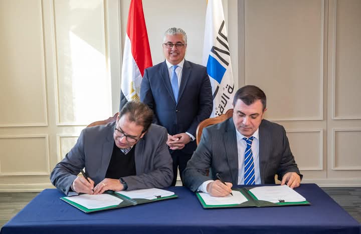 توقيع مشروعين جديدين لتصنيع وطباعة المنسوجات بمنطقة السخنة الصناعية