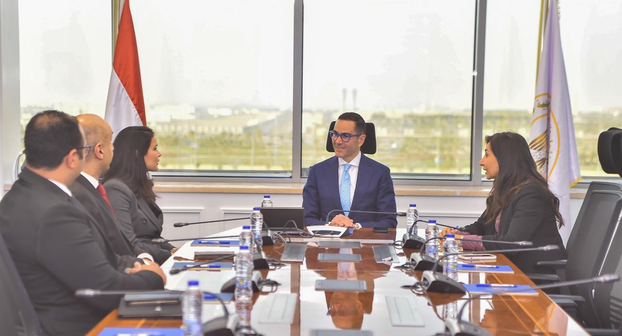 وزير الاستثمار يستقبل وفد شركة إمباور نيو إنيرجي