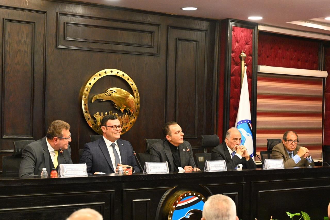 خلال لقائه بأعضاء البرلمان.. وزير الإسكان يستعرض جهود الوزارة في عدد من الملفات