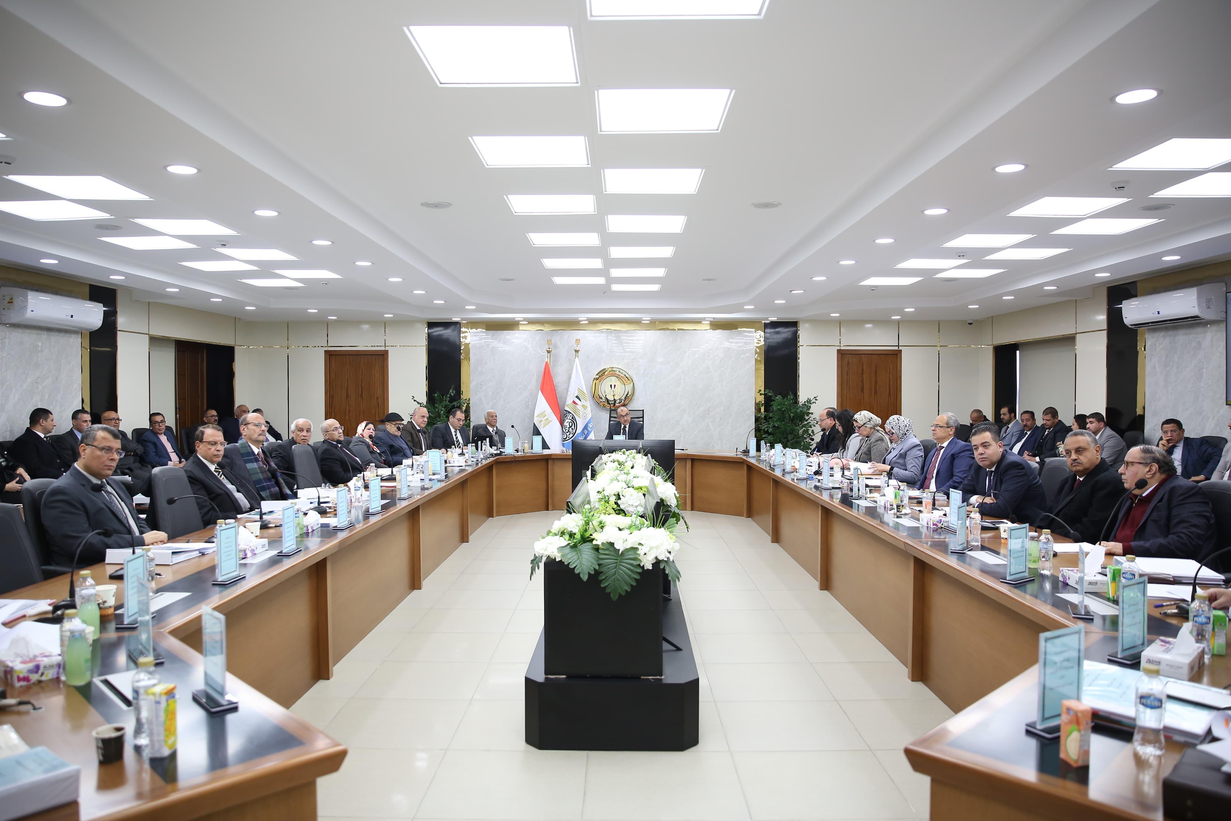 شيمي: المشروع القومي لتطوير "الغزل والنسيج" نقلة نوعية في الصناعة