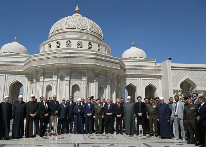رئيس الوزراء يفتتح مسجد "العلي العظيم" بألماظة ويؤدي صلاة الجمعة