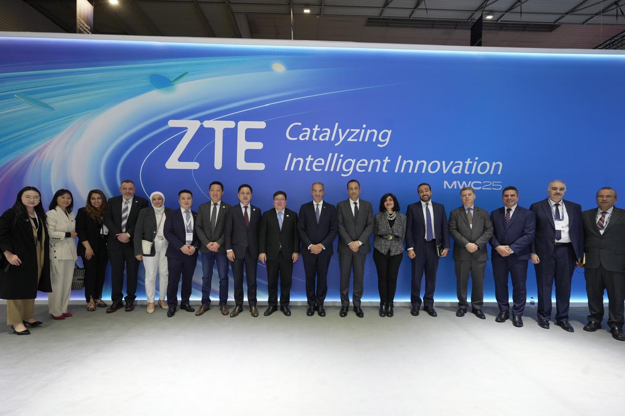 وزير الاتصالات يبحث مع مسئولى شركات عالمية فرص التعاون والاستثمار