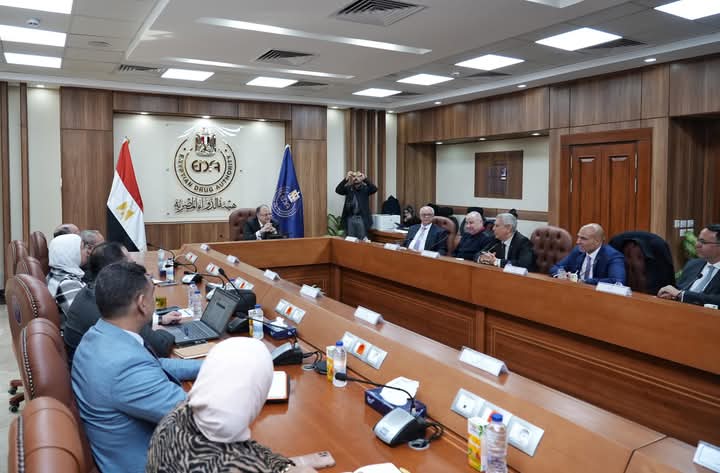 رئيس هيئة الدواء يجتمع مع أعضاء الاتحاد العام للغرف التجارية وغرفتي وتجارة الدواء