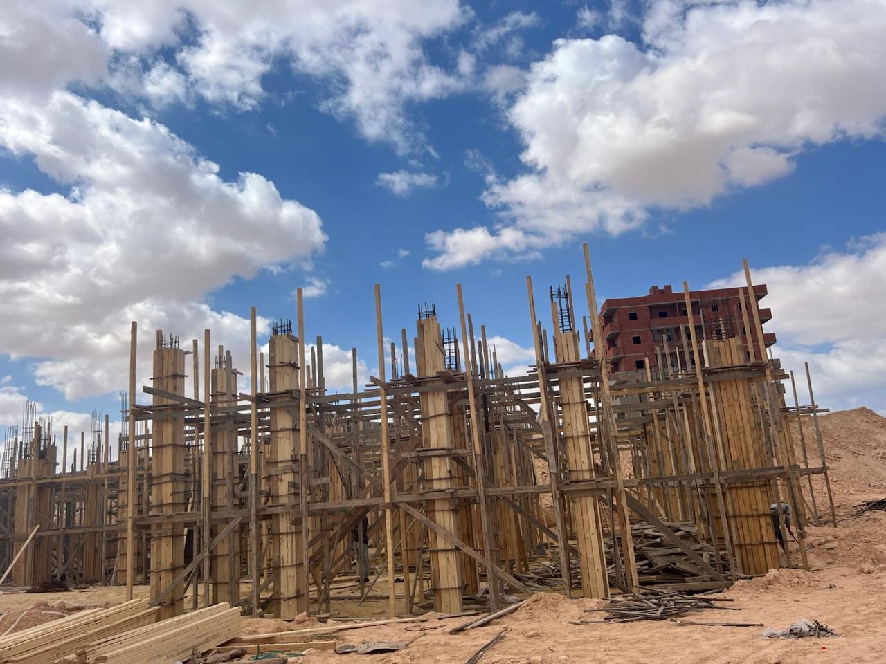 مسئولو "الإسكان" يتفقدون أعمال المرافق بمنطقة "شمس الحكمة" والمشروعات التنموية بالساحل الشمالي