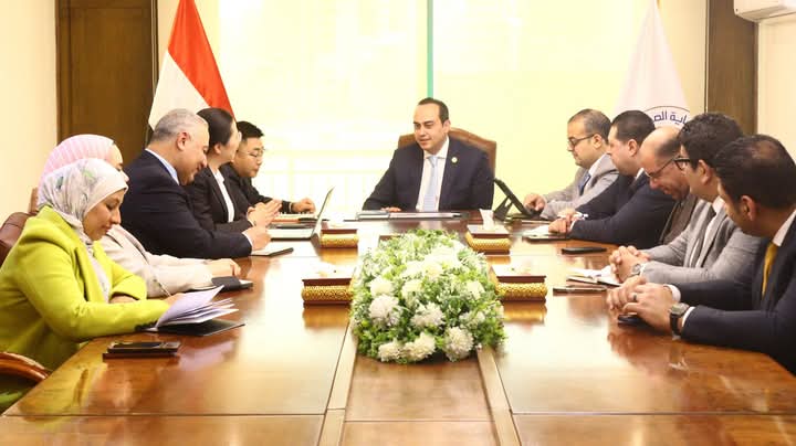 رئيس هيئة الرعاية الصحية يلتقي وفد شركة صن كاي الصينية