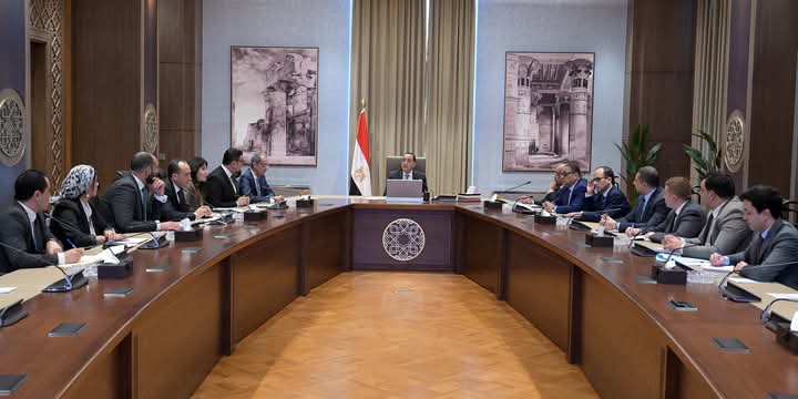 رئيس الوزراء يستعرض توصيات ومخرجات اللجنة الاستشارية للتنمية العمرانية وتصدير العقار