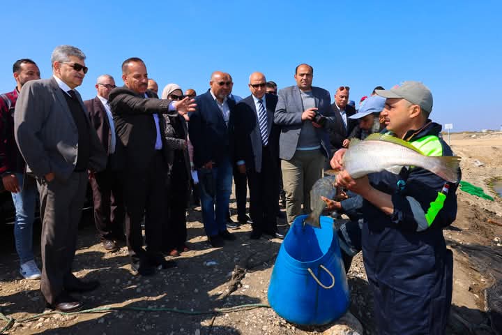 Suez Canal Chairman opens aquaculture packaging plant