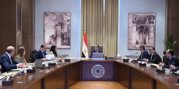 بحث فض التشابكات المالية بين هيئة البريد وبنك الاستثمار