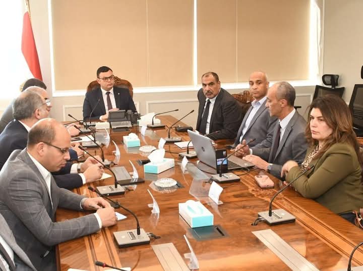 الإسكان تبحث تقنيات غير تقليدية لإنشاء بحيرات كريستال لاجون في الساحل الشمالي