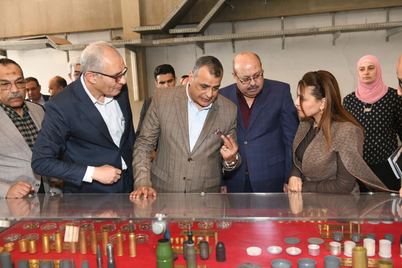 وزير الإنتاج الحربي يتفقد شركة أبو زعبل للصناعات المتخصصة