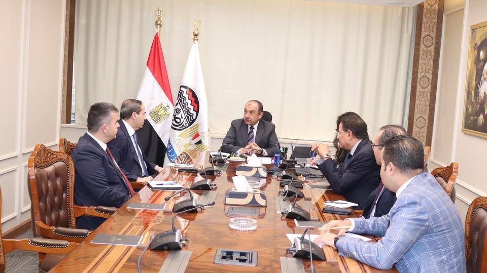 كيه سي جي التركية تبدي اهتماما بالتعاون مع شركات النسيج المصرية