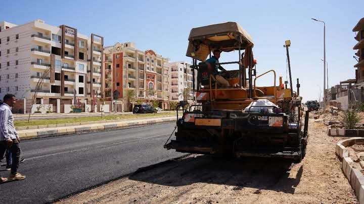 دفع العمل بوحدات سكن لكل المصريين وأعمال الطرق والتطوير بسوهاج الجديدة