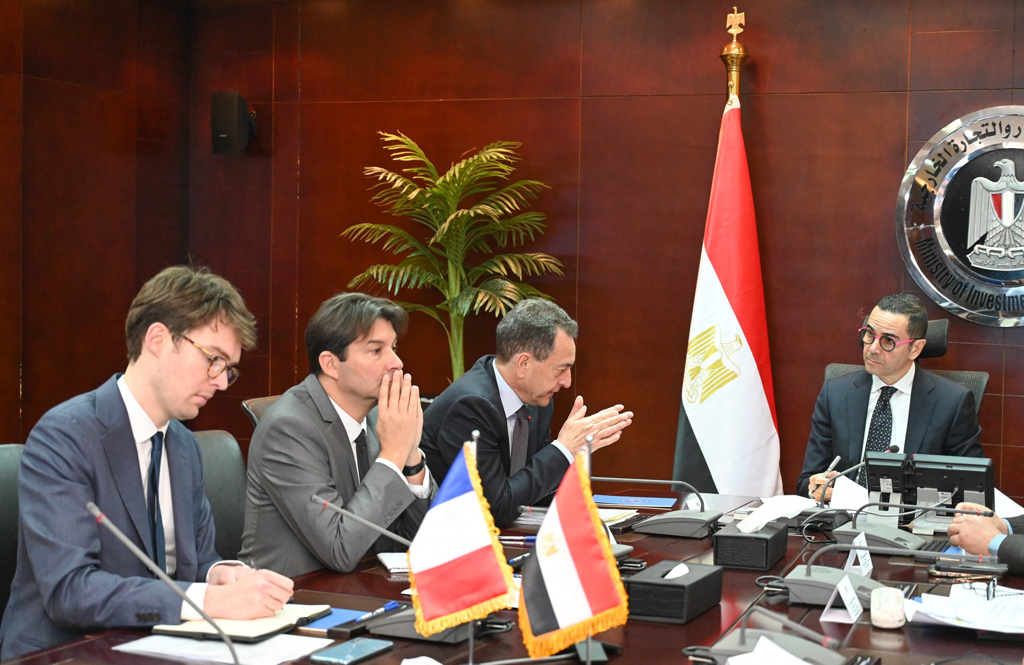 فرنسا تؤكد التزامها بدعم استثماراتها في مصر