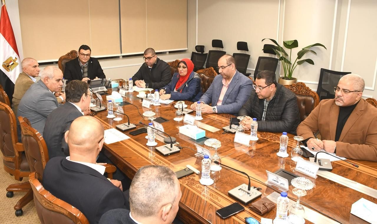 الإسكان وبنك التعمير يناقشات الاستعدادات لطرح ٤٠٠ ألف وحدة سكنية