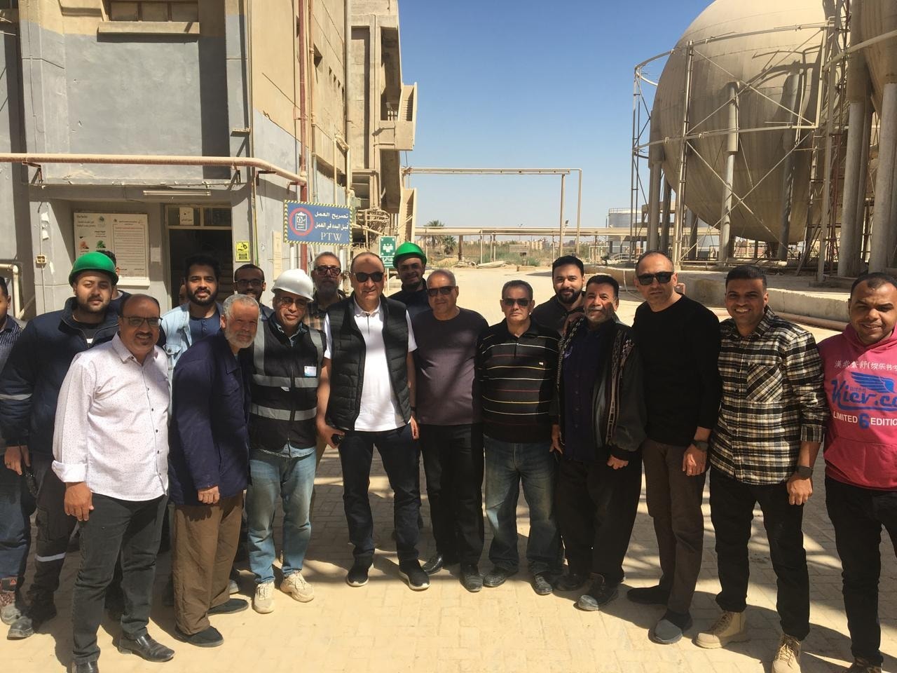 وزير قطاع الأعمال يتفقد شركة النصر للأسمدة بالسويس