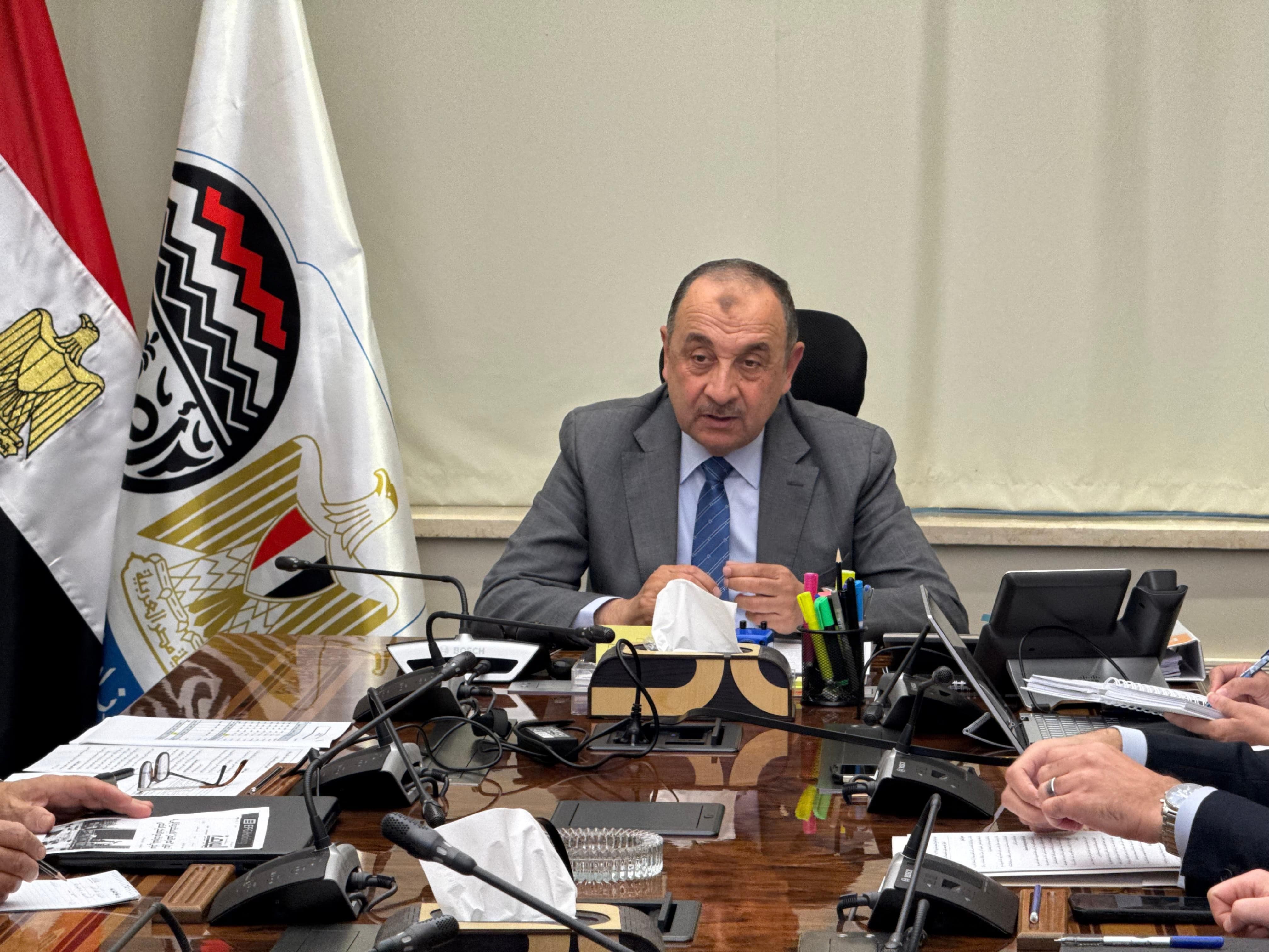 Shimi holds meeting to follow up on optimal use of Cotton Palace building