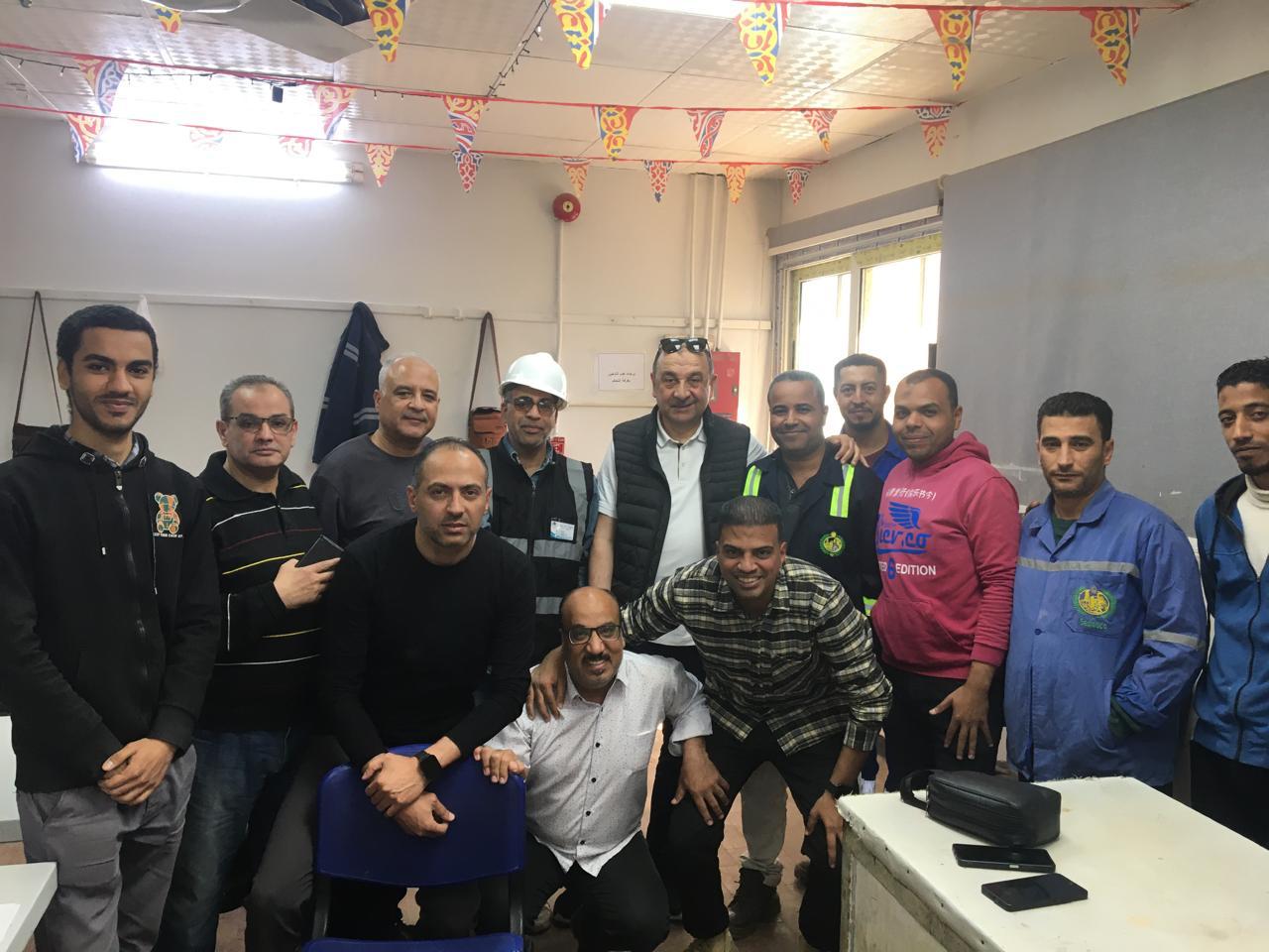 في زيارة مفاجئة.. وزير قطاع الأعمال العام يتفقد شركة النصر للأسمدة بالسويس