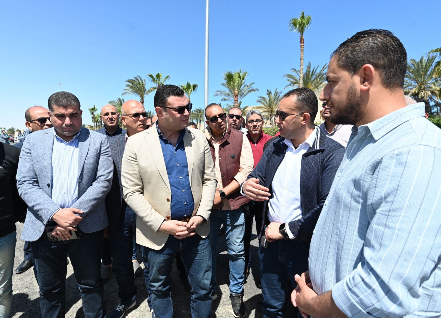 وزير الإسكان يتفقد مشروعات رفع كفاءة الكباري والمسطحات الخضراء ويتابع أعمال تطوير المداخل والبوابات بمارينا