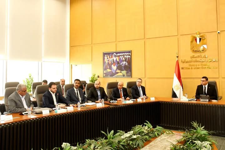 وزير الإسكان لمطوري الساحل الشمالي الغربي : تذليل أي عقبات أمام تنفيذ المشروعات