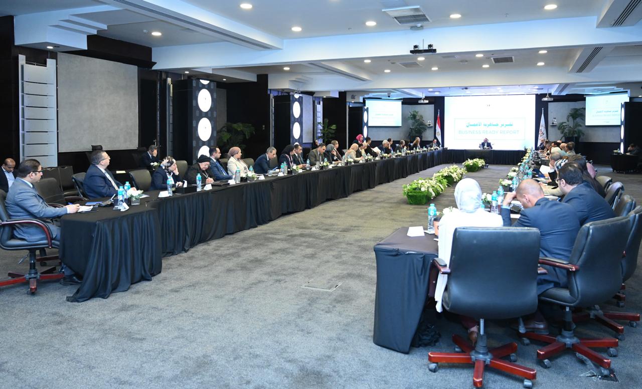 وزير الاستثمار والتجارة الخارجية يستعرض تقرير جاهزية الأعمال ويوجه بتسريع خطوات الإصلاح المؤسسي