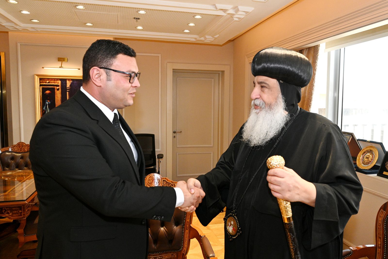 وزير الإسكان يستقبل ممثلي دير"الأنبا بولا" بالبحر الأحمر لمناقشة موقف أعمال المرافق بالدير