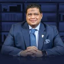 داكر عبداللاه:  زيارة الرئيس  الفرنسي للقاهرة تدعم شكل جديد من الشراكة الاقتصادية و السياسية