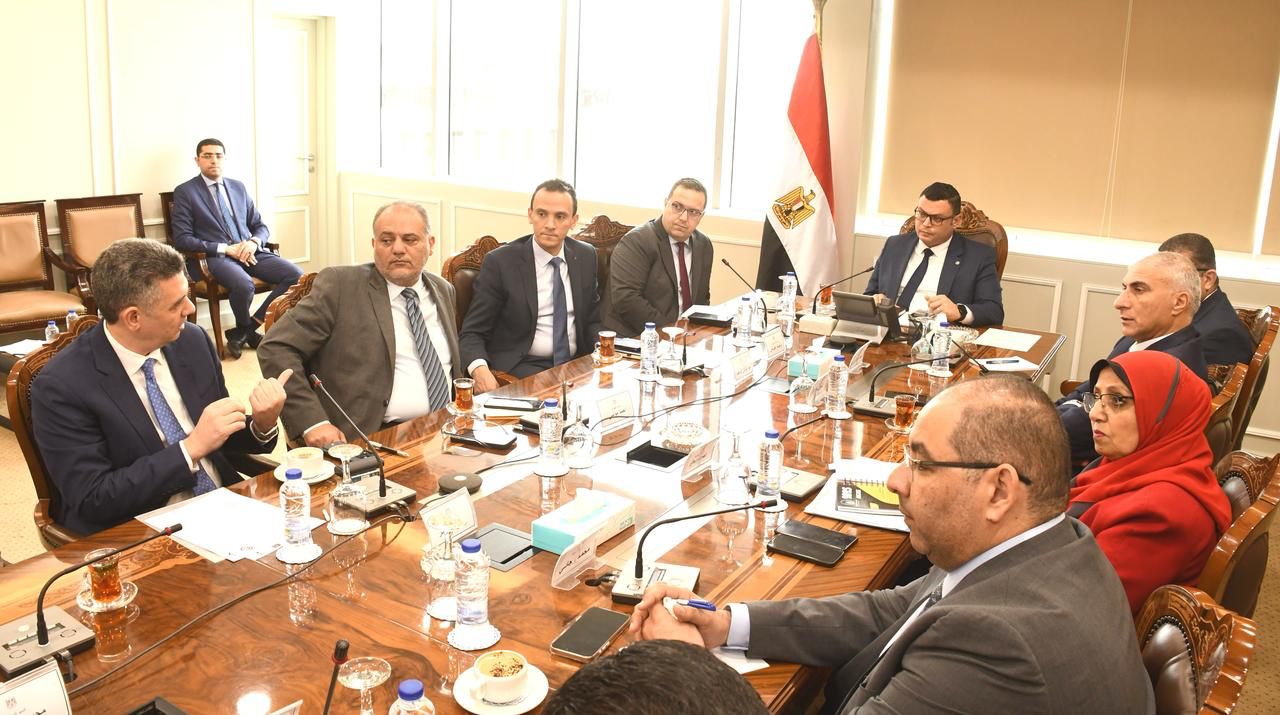 في لقاءٍ مع مسئولي الشركة السعودية المصرية للتعمير:  وزير الإسكان يُتابع معدلات تسويق عدد من مشروعات هيئة المجتمعات العمرانية الجديدة