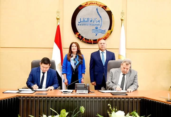 Transportation minister inks $235M contracts with PRL