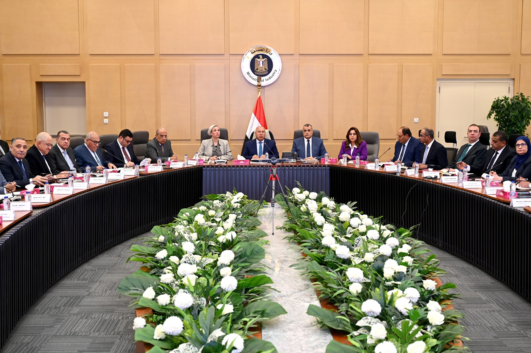 الوزير : ضخ استثمارات لاستغلال الباجاس في تصنيع الورق والأخشاب وألواح الفايبر بورد