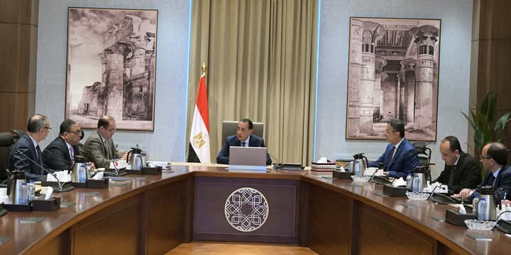 مدبولي : توفير السلع التموينية وسرعة صرف مستحقات القمح للمزارعين