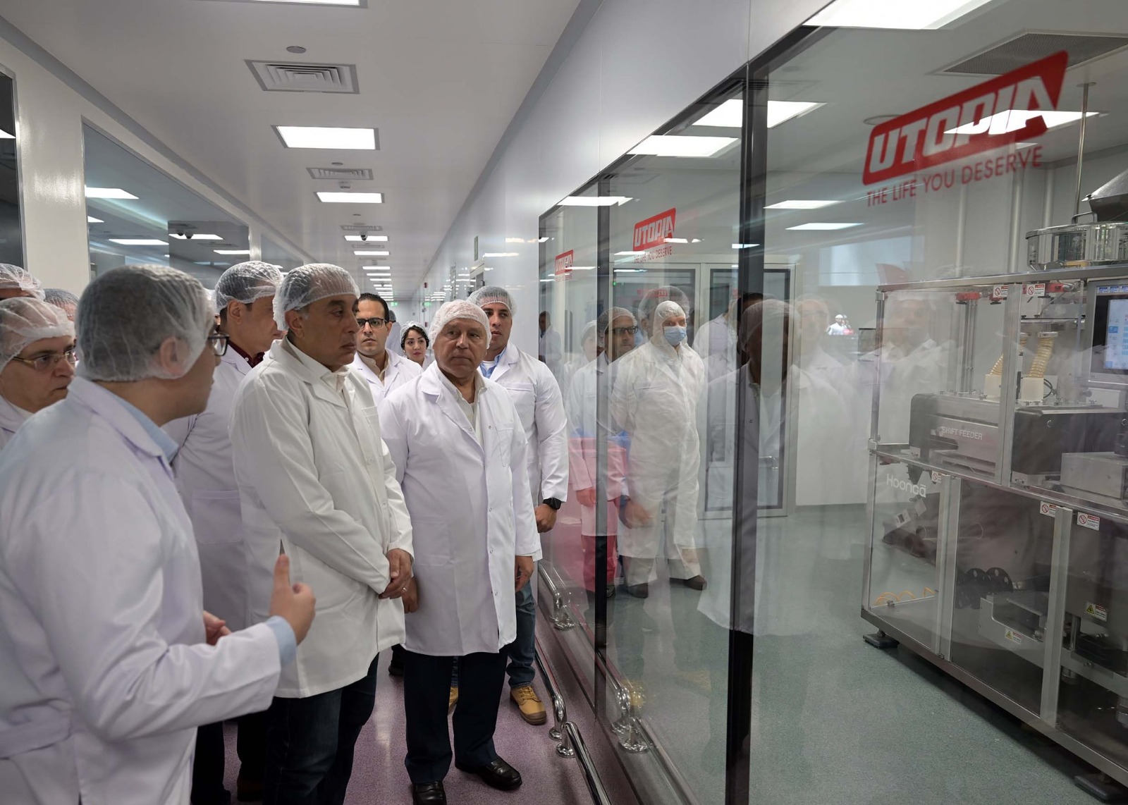 رئيس الوزراء يتفقد مصنع شركة يوتوبيا للصناعات الدوائية