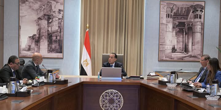 رئيس الوزراء يناقش مقترحا بإشراك القطاع الخاص في إدارة وتشغيل المدارس الفنية الزراعية