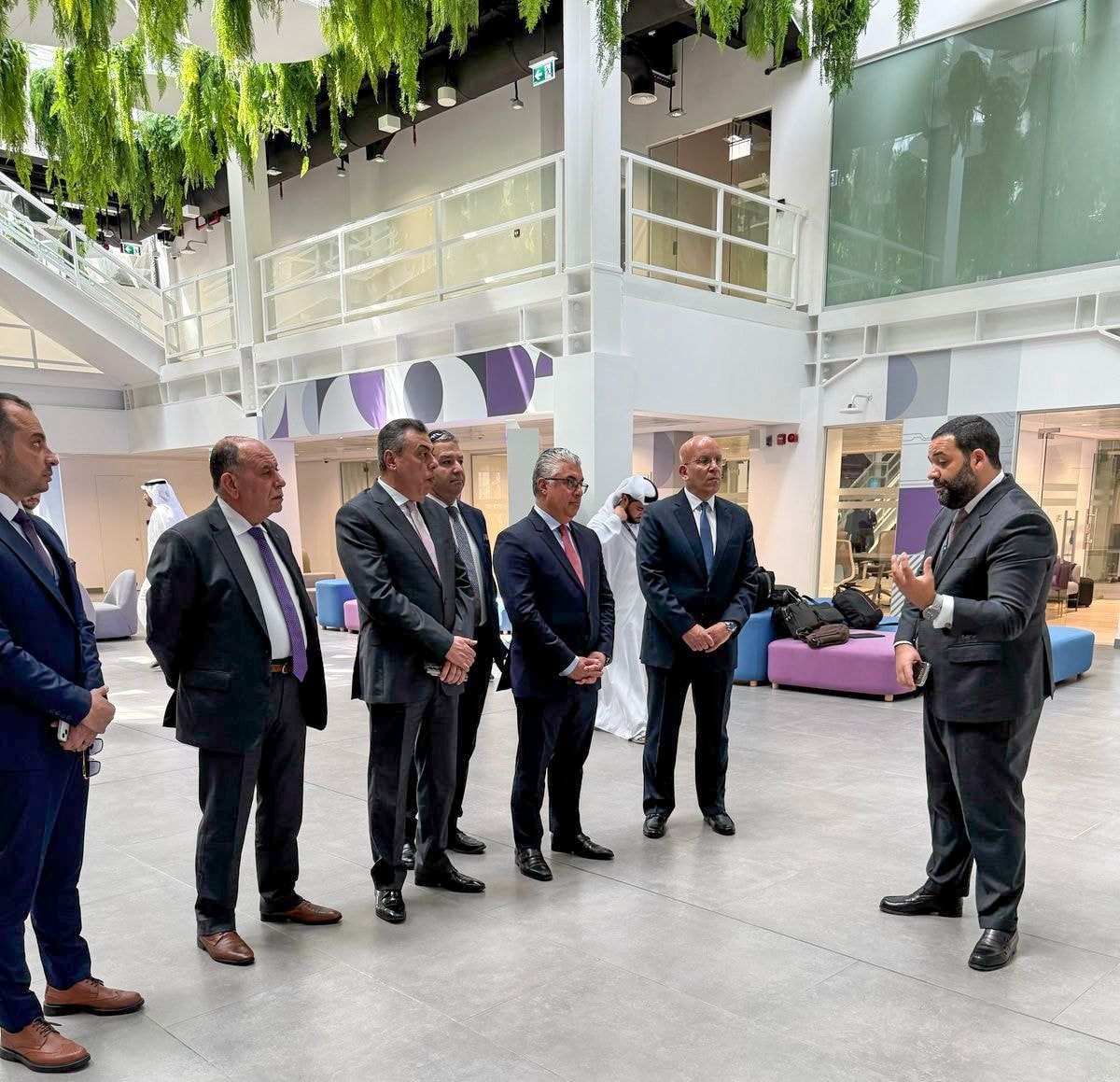 وفد اقتصادية قناة السويس يلتقي رئيس مجموعة مواني أبوظبي
