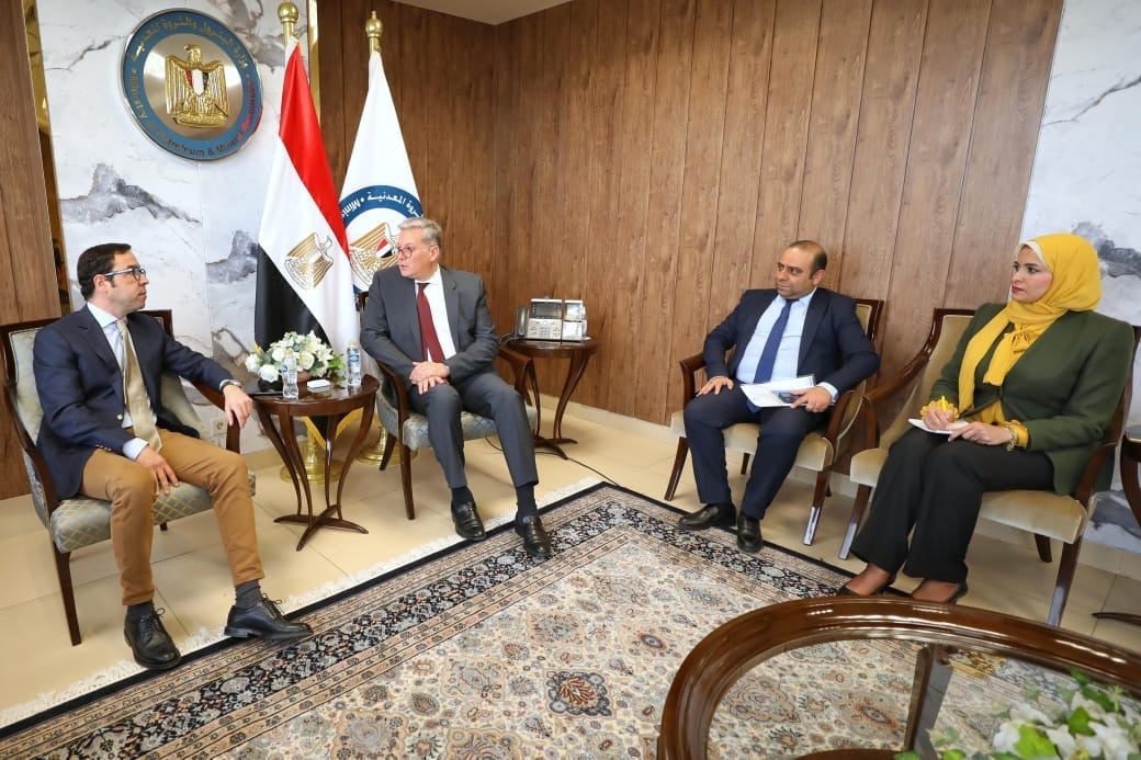 وزير البترول يبحث مع شركة شارد كابيتال تطورات العمل بمجمع البتروكيماويات بالعلمين الجديدة