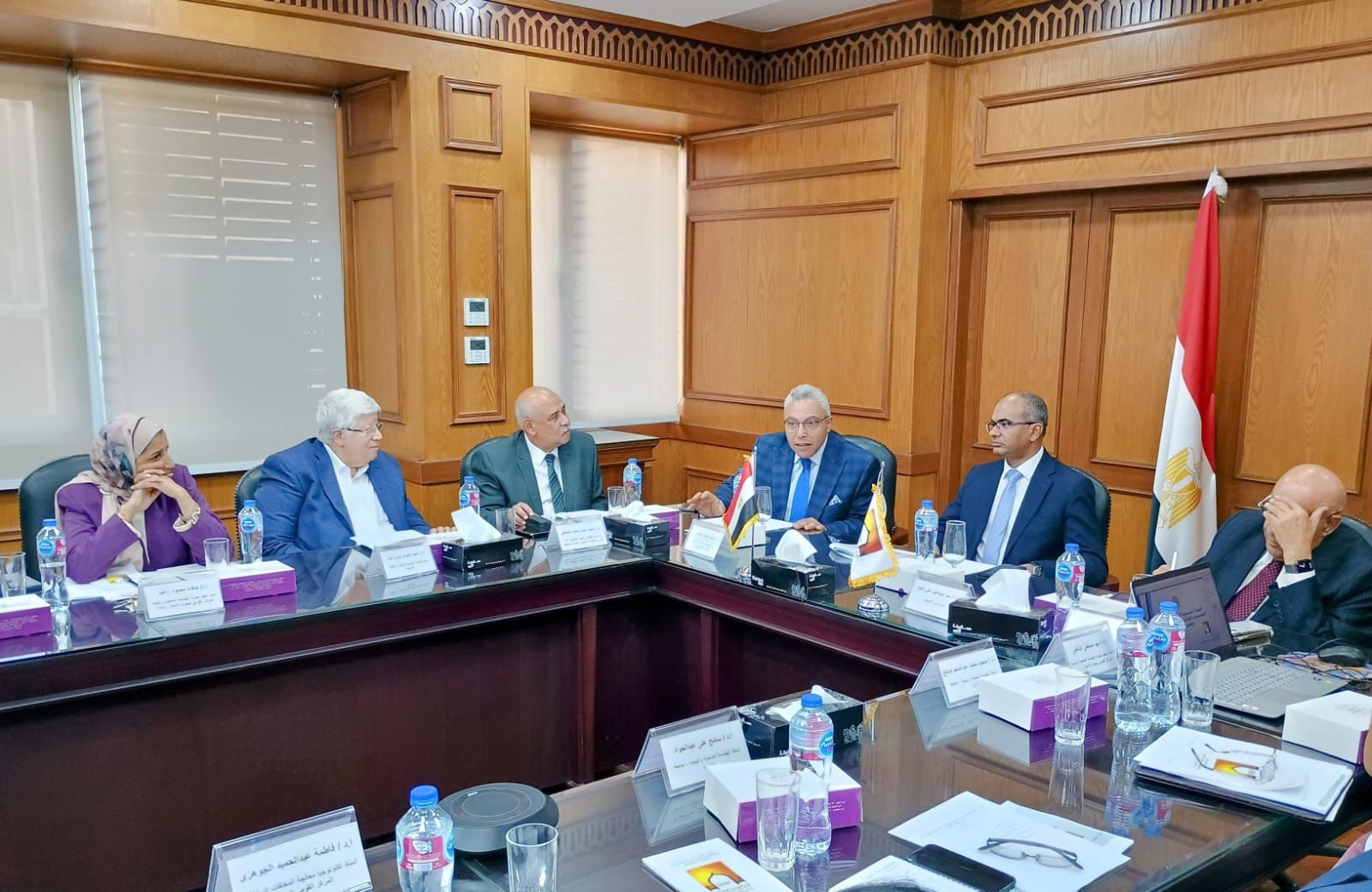 نائب وزير الإسكان يعقد اجتماعاً موسعاً مع اللجنة التنسيقية العليا لتحديث منظومة أكواد مياه الشرب و الصرف الصحي