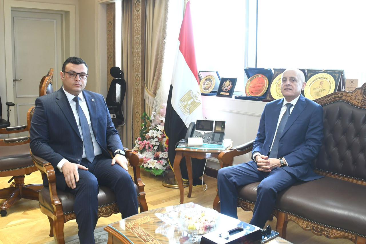 وزير الإسكان يستقبل محافظ الأقصر لمتابعة مشروعات مبادرة "حياة كريمة" بالمحافظة