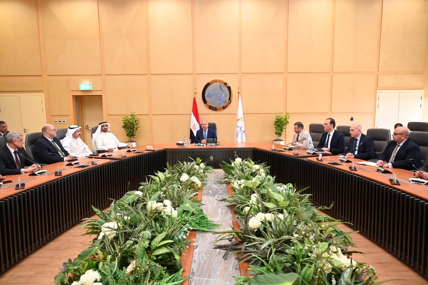 توقيع عقد ترخيص شركة جرين فالي لخدمات السيارات الكهربائية للعمل في مجال نقل الركاب