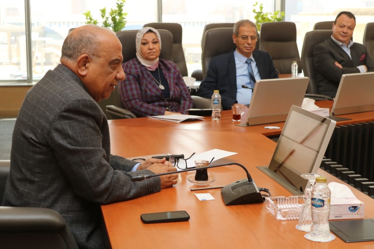 الكهرباء تبحث مع مجموعة إنكوم التعاون فى توطين صناعة البطاريات