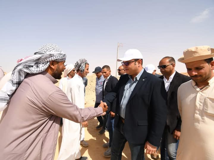 وزير الإسكان يتفقد أعمال الطرق والمرافق والكهرباء بمنطقة رأس الحكمة